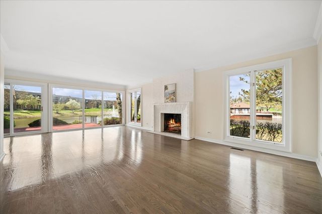 6 The Court Of Chapel Wood, Northbrook, IL 60062
