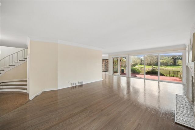6 The Court Of Chapel Wood, Northbrook, IL 60062