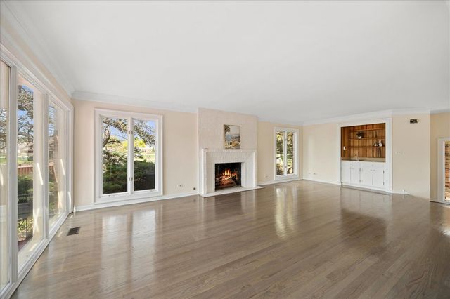 6 The Court Of Chapel Wood, Northbrook, IL 60062