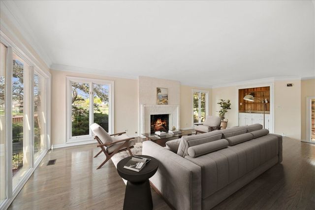 6 The Court Of Chapel Wood, Northbrook, IL 60062