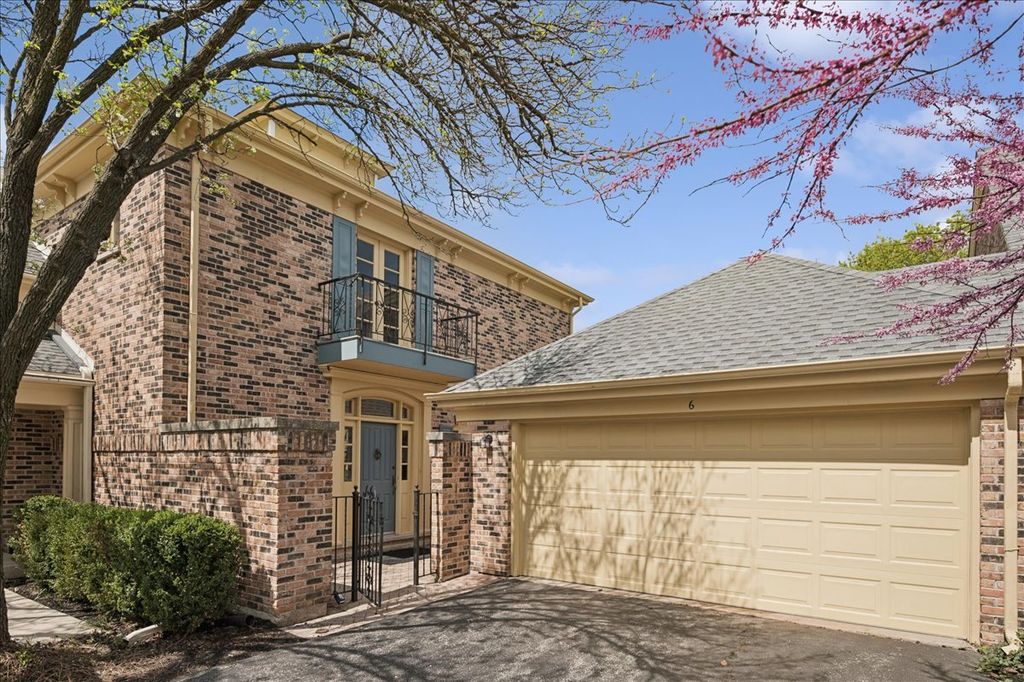6 The Court Of Chapel Wood, Northbrook, IL 60062
