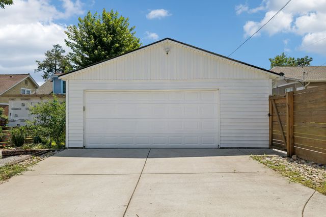 2105 18th Ave, S, Nashville, TN 37212