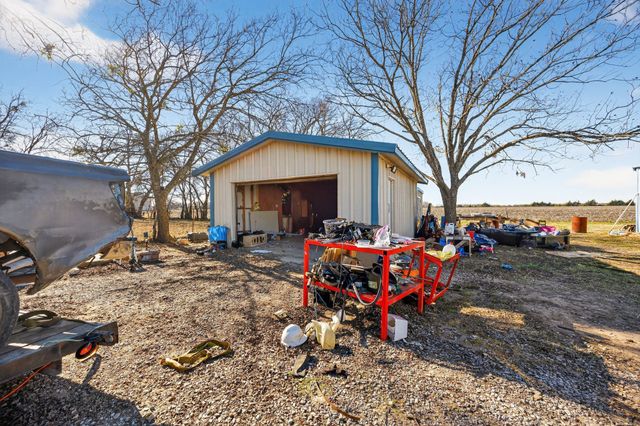 801 N Main Street, Dodd City, TX 75438