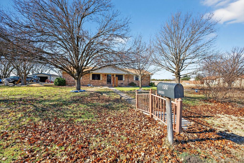 801 N Main Street, Dodd City, TX 75438