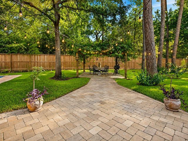 14 Snowbell Place, The Woodlands, TX 77381