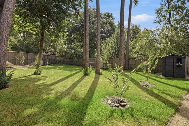 14 Snowbell Place, The Woodlands, TX 77381