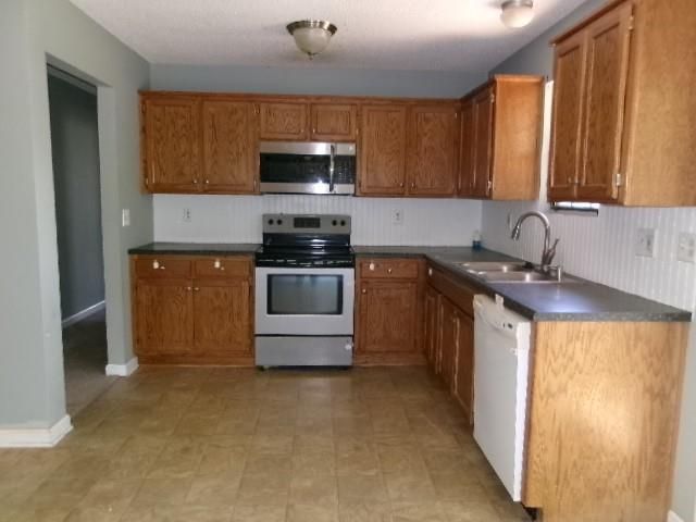 504 Alfalfa Lane, Buckner, MO 64016
