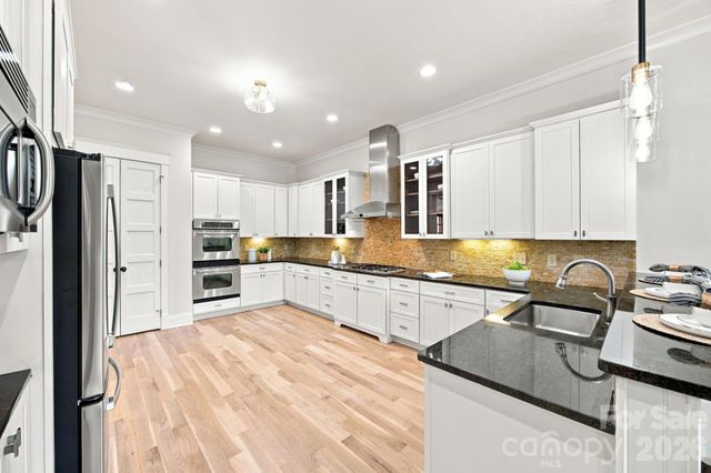 121 Brawley Harbor Place, Mooresville, NC 28117