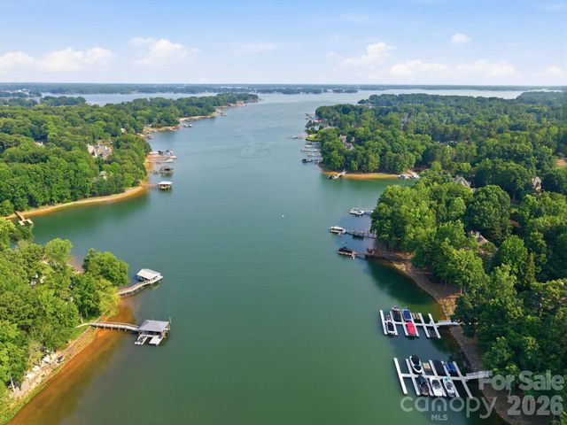 121 Brawley Harbor Place, Mooresville, NC 28117