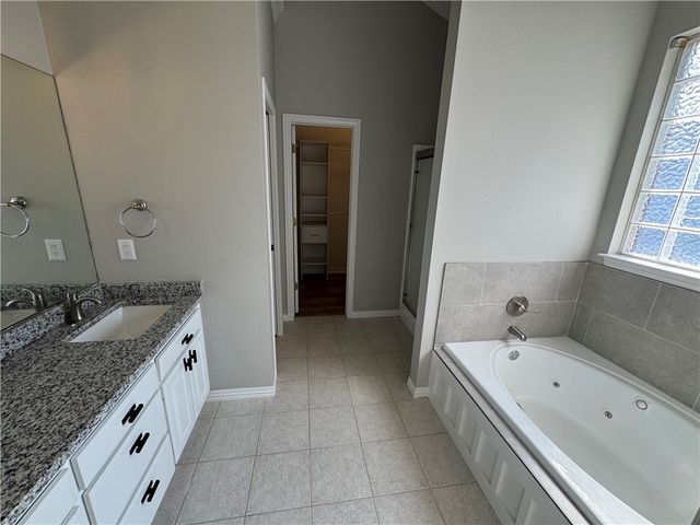 314 Center Drive, Lowell, AR 72745