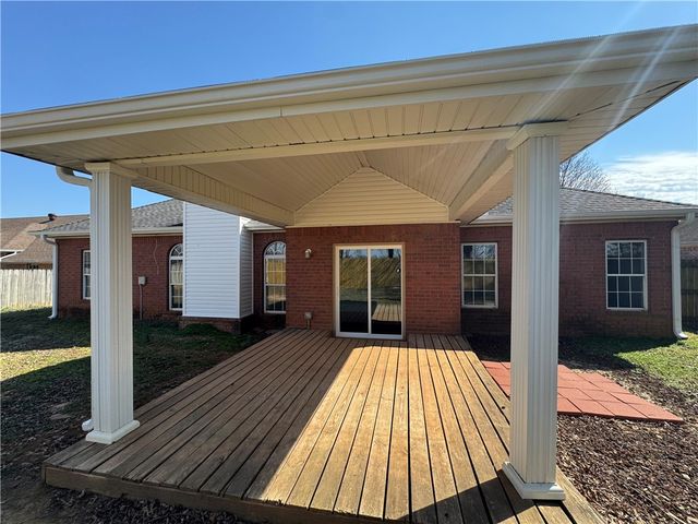 314 Center Drive, Lowell, AR 72745