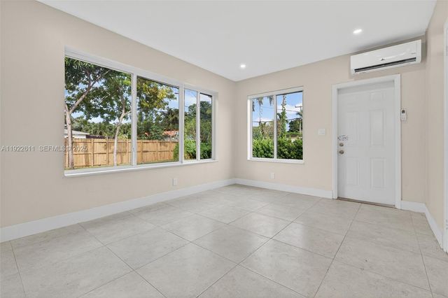 1979 NE 176th St, North Miami Beach, FL 33162