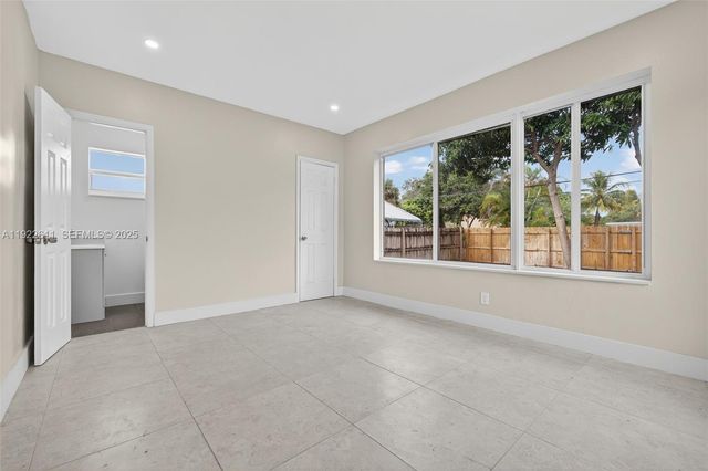 1979 NE 176th St, North Miami Beach, FL 33162