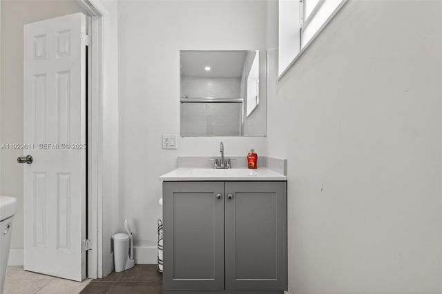 1979 NE 176th St, North Miami Beach, FL 33162