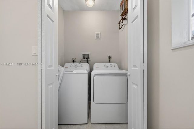 1979 NE 176th St, North Miami Beach, FL 33162