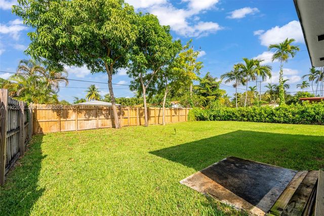 1979 NE 176th St, North Miami Beach, FL 33162