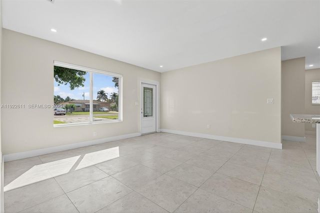 1979 NE 176th St, North Miami Beach, FL 33162