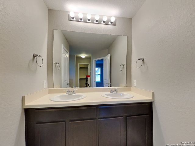 15211 Field Sparrow, San Antonio, TX 78253