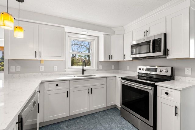 51 Macdonald Drive, Nashua, NH 03062