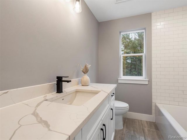 7670 Parshallville Road, Hartland, MI 48430