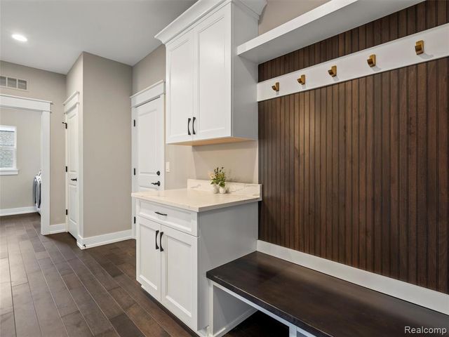 7670 Parshallville Road, Hartland, MI 48430