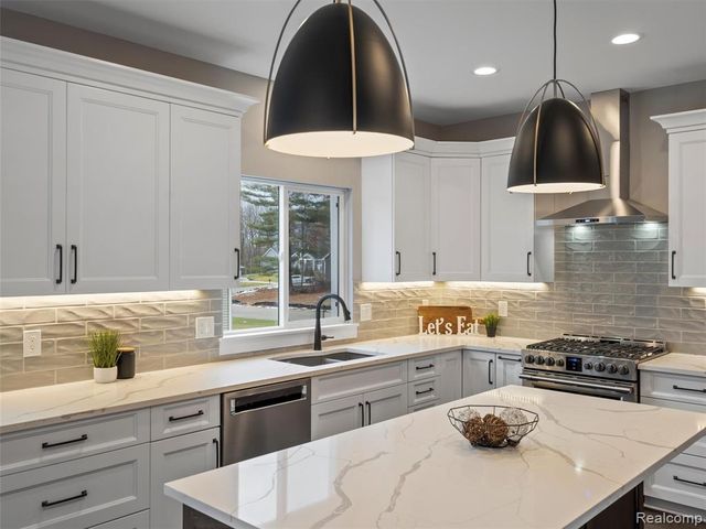 7670 Parshallville Road, Hartland, MI 48430