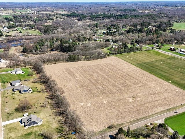 7670 Parshallville Road, Hartland, MI 48430