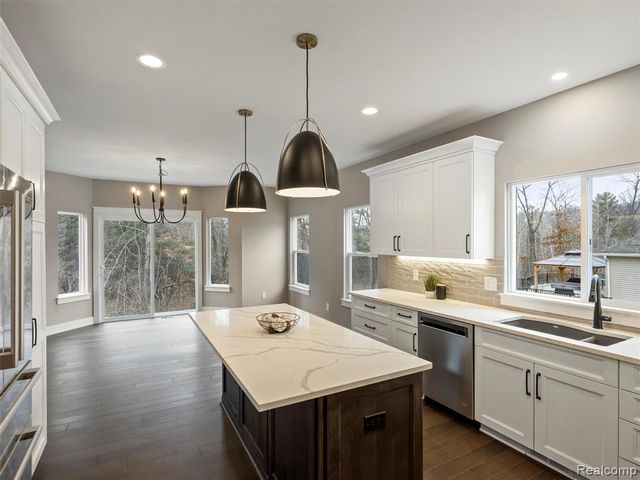 7670 Parshallville Road, Hartland, MI 48430