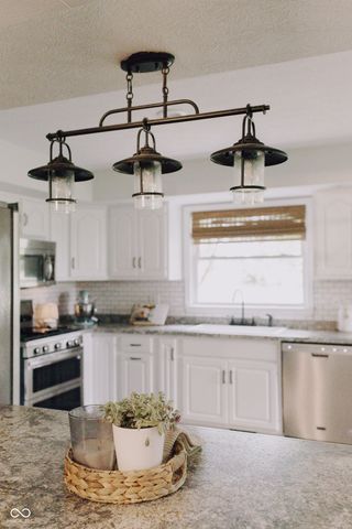 1285 S 1100 E, Zionsville, IN 46077