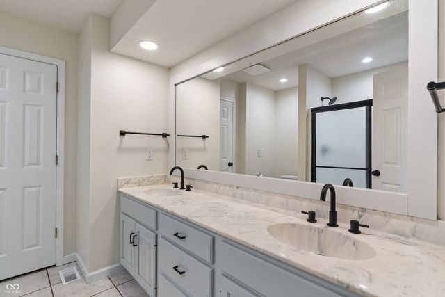 1285 S 1100 E, Zionsville, IN 46077