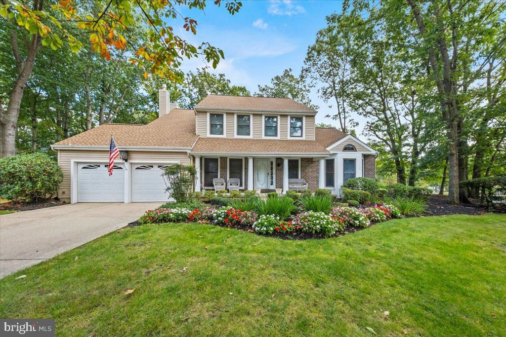 4 BERKSHIRE DR, Voorhees, NJ 08043