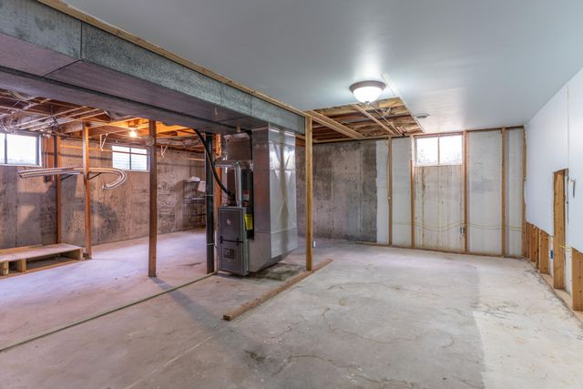 411 SHUMATE AVE, Moberly, MO 65270