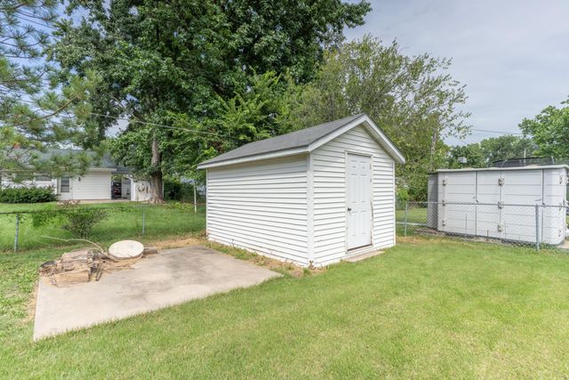 411 SHUMATE AVE, Moberly, MO 65270