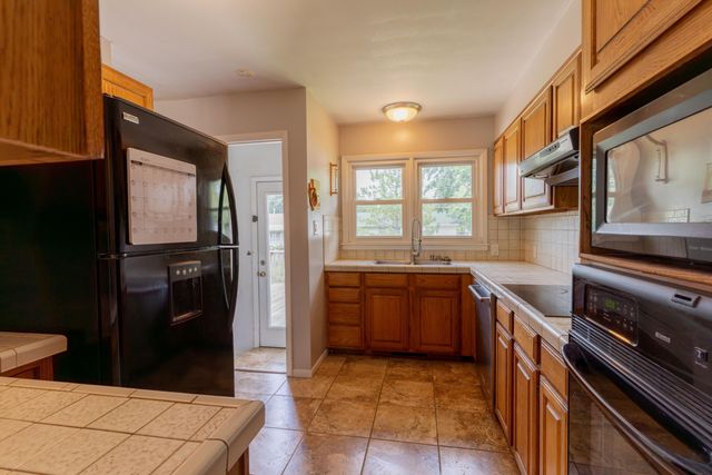 411 SHUMATE AVE, Moberly, MO 65270