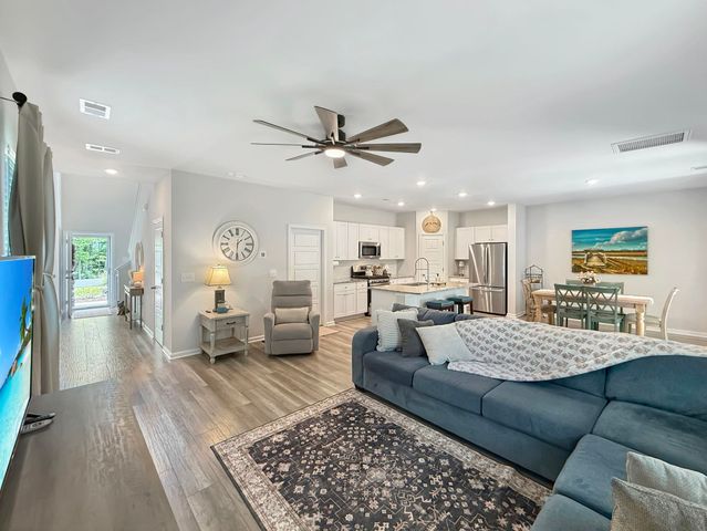 275 Leaflet Loop, Pawleys Island, SC 29585