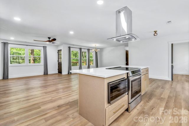 7 Angus Lane, Asheville, NC 28805