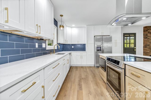 7 Angus Lane, Asheville, NC 28805