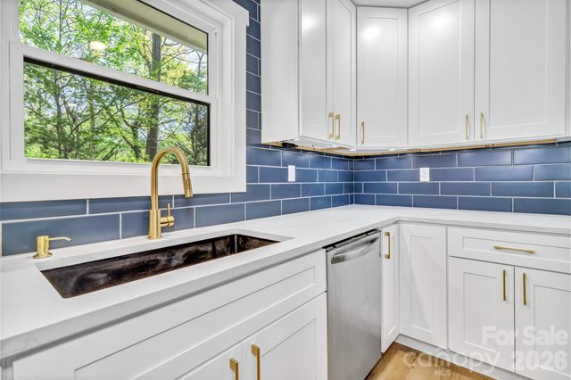 7 Angus Lane, Asheville, NC 28805