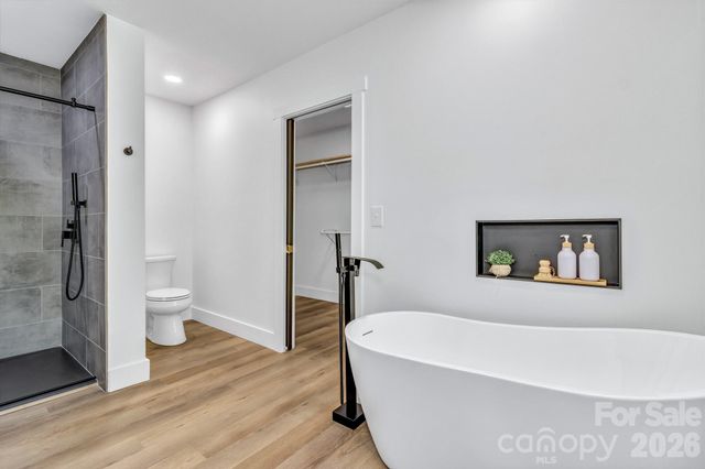 7 Angus Lane, Asheville, NC 28805