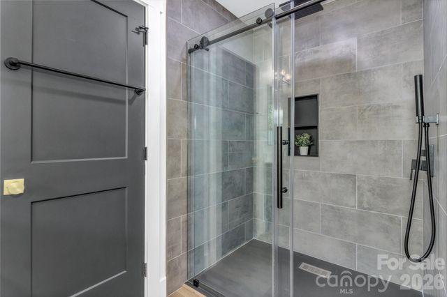 7 Angus Lane, Asheville, NC 28805