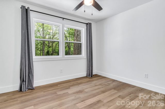 7 Angus Lane, Asheville, NC 28805