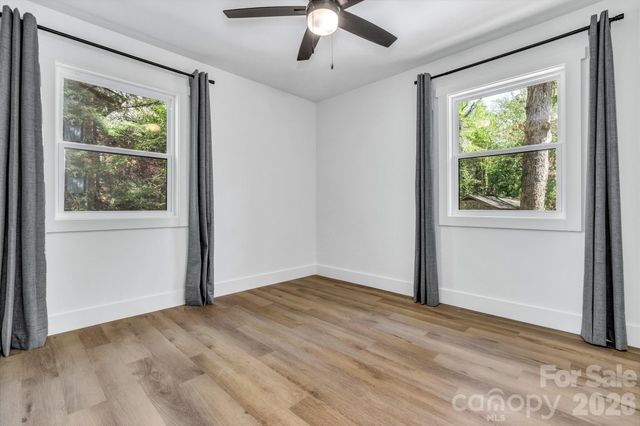 7 Angus Lane, Asheville, NC 28805