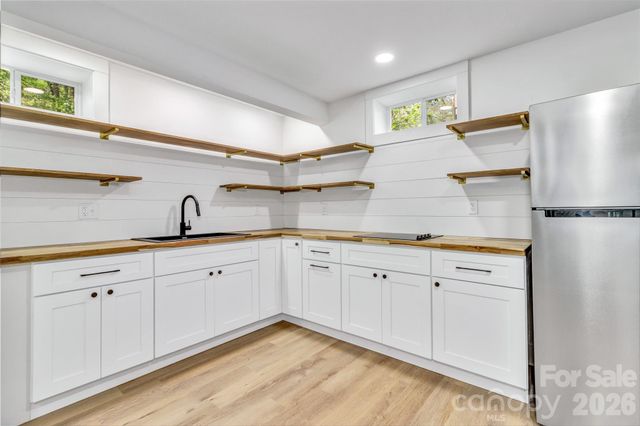 7 Angus Lane, Asheville, NC 28805