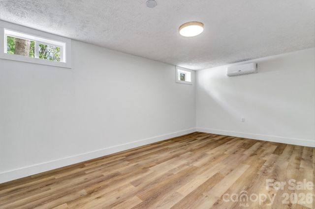 7 Angus Lane, Asheville, NC 28805
