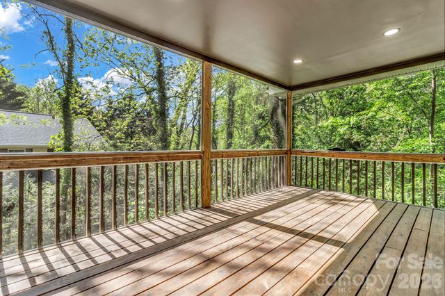 7 Angus Lane, Asheville, NC 28805