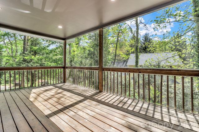 7 Angus Lane, Asheville, NC 28805