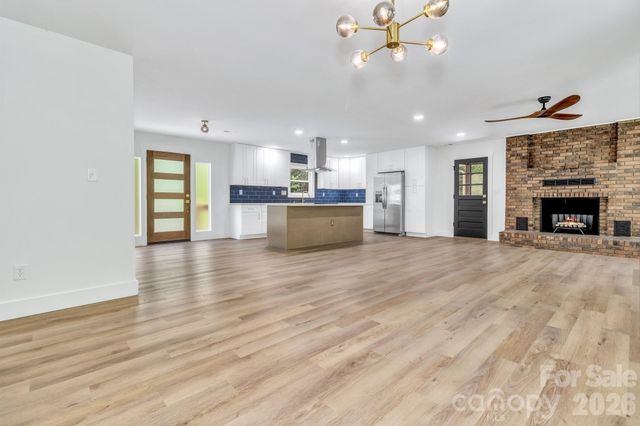 7 Angus Lane, Asheville, NC 28805