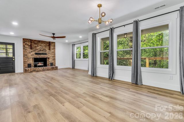 7 Angus Lane, Asheville, NC 28805