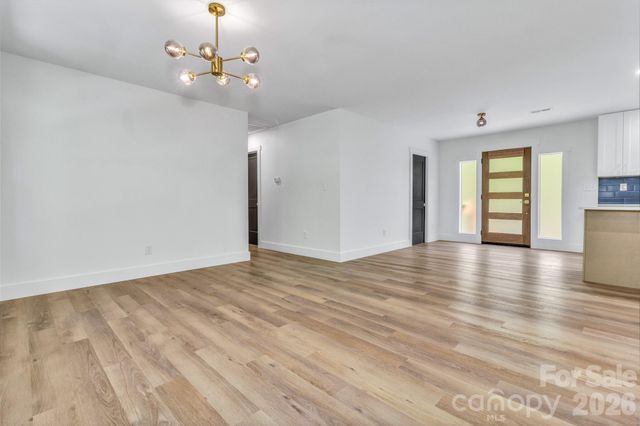 7 Angus Lane, Asheville, NC 28805