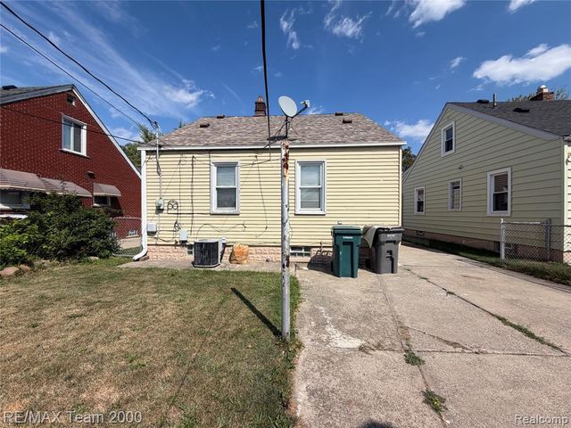 6055 Kendal Street, Dearborn, MI 48126